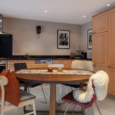 Cornelia Apartment