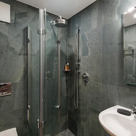 Cornelia Apartament *