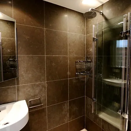 Cornelia Apartament *